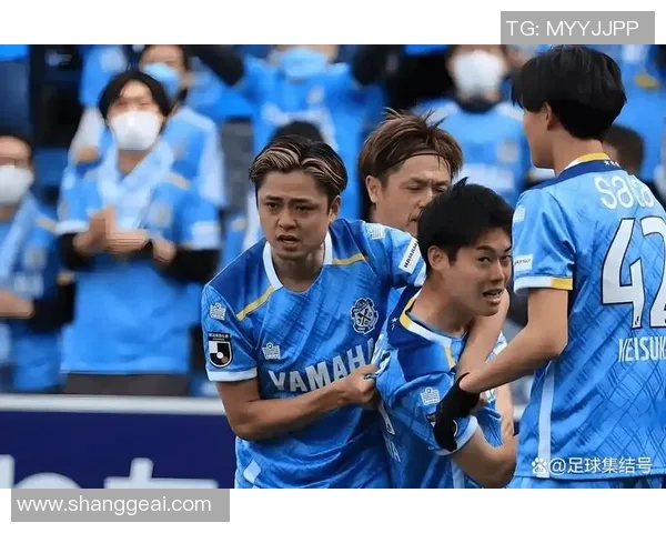 长崎航海与冈山绿的激烈对决展现足球魅力与团队精神的完美结合