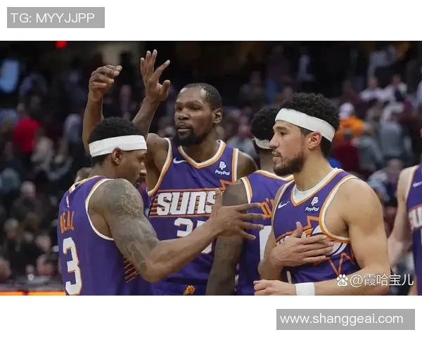 雷霆队与太阳队对决布克能否引领球队逆袭胜利